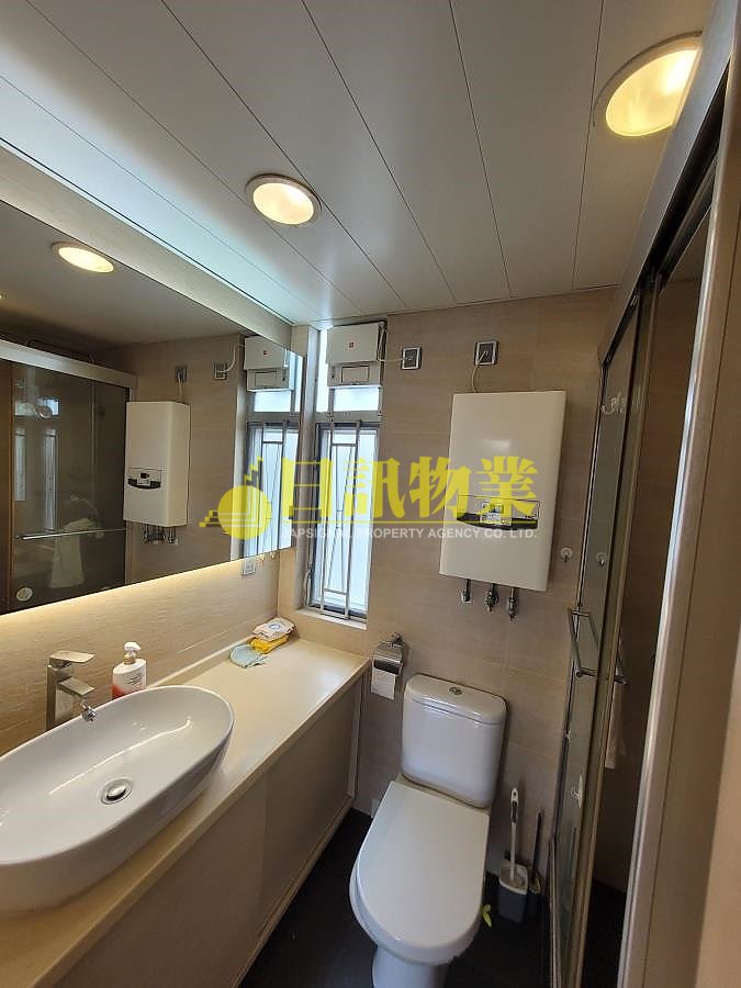 RIVIERA GDN BLK 04 HOI NGAN MAN
