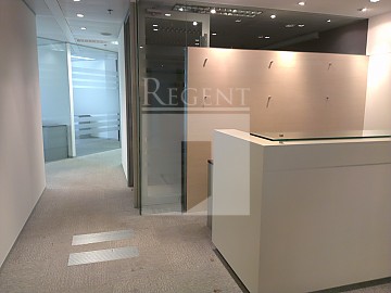 THE CENTER (中環中心) THE CENTER (中環中心)