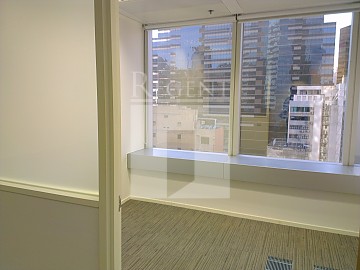 THE CENTER (中環中心) THE CENTER (中環中心)