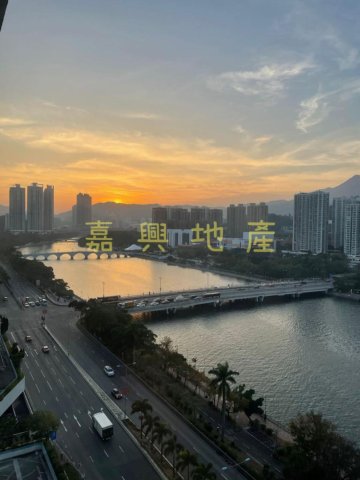 河畔花園 F座