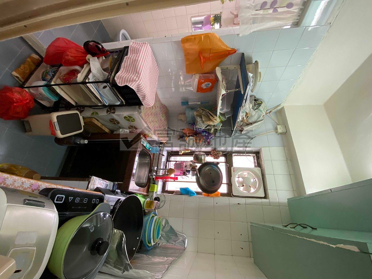 MAN PO BLDG Wong Tai Sin T084924 For Buy