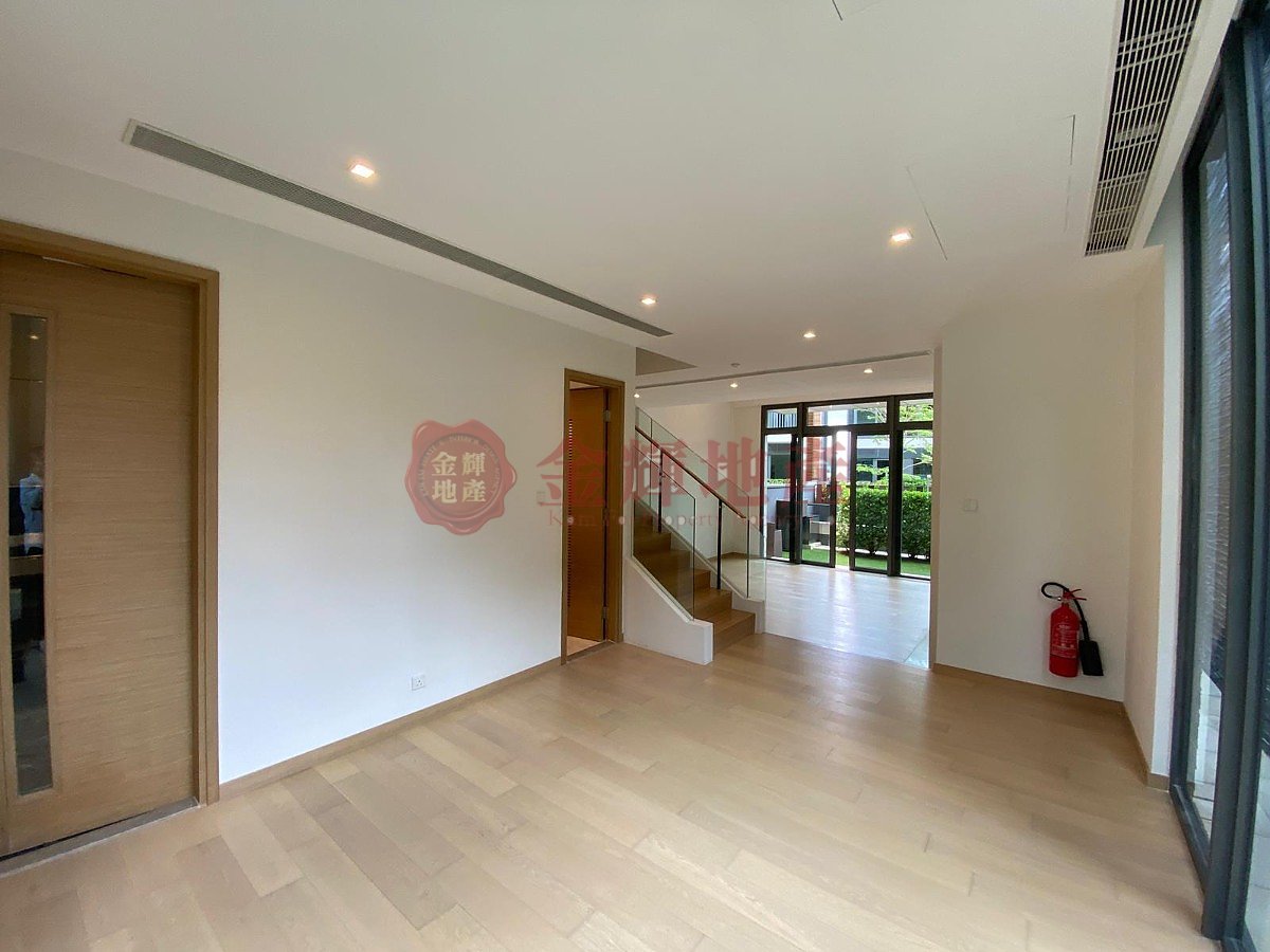 THE BLOOMSWAY THE HIGHLAND HSE Tuen Mun 006490 For Buy