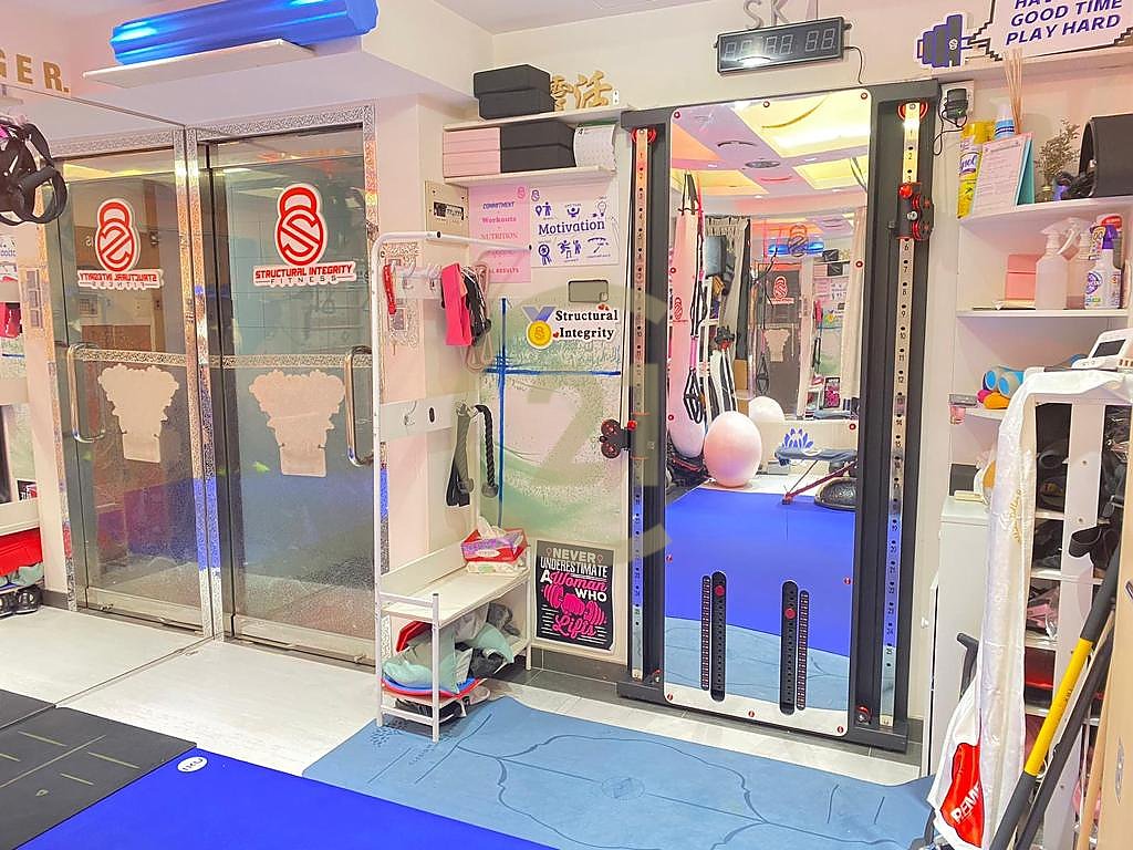 LUCKY COM CTR Sai Ying Pun M C111978 For Buy