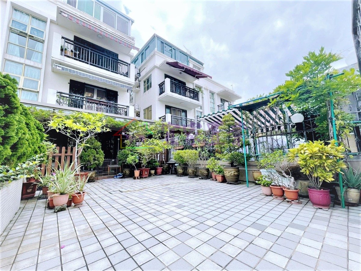 KAM FUNG GDN Yuen Long 003713 For Buy