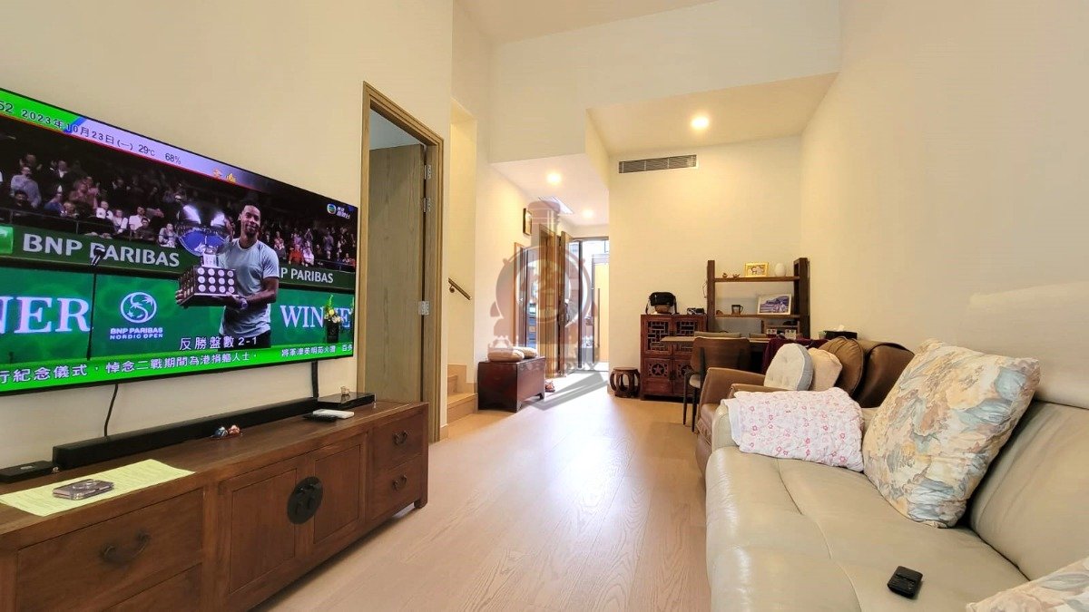 EL FUTURO HSE Shatin All 1382985 For Buy