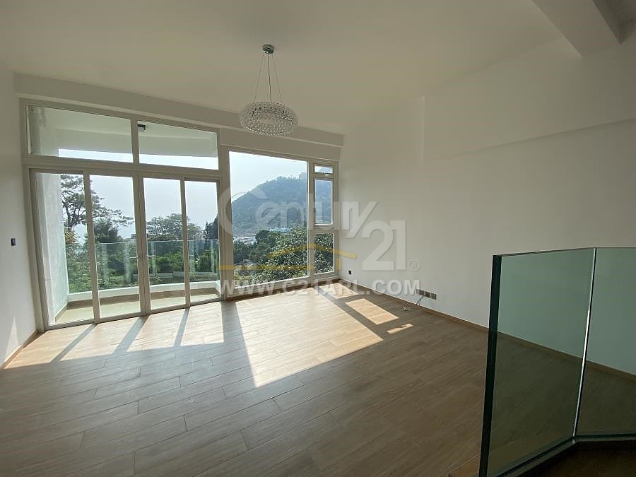 WOODLAND VILLA Repulse Bay L M159553 For Buy