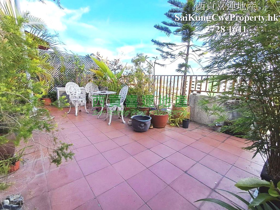 Mid-Level*Two Storey House with Roof   Sai Kung All 028520 For Buy