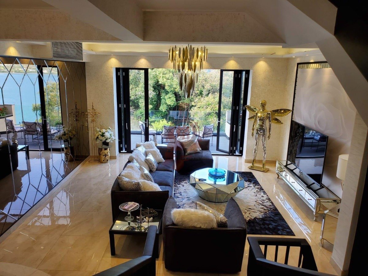 BEVERLY HILLS Tai Po 1570076 For Buy