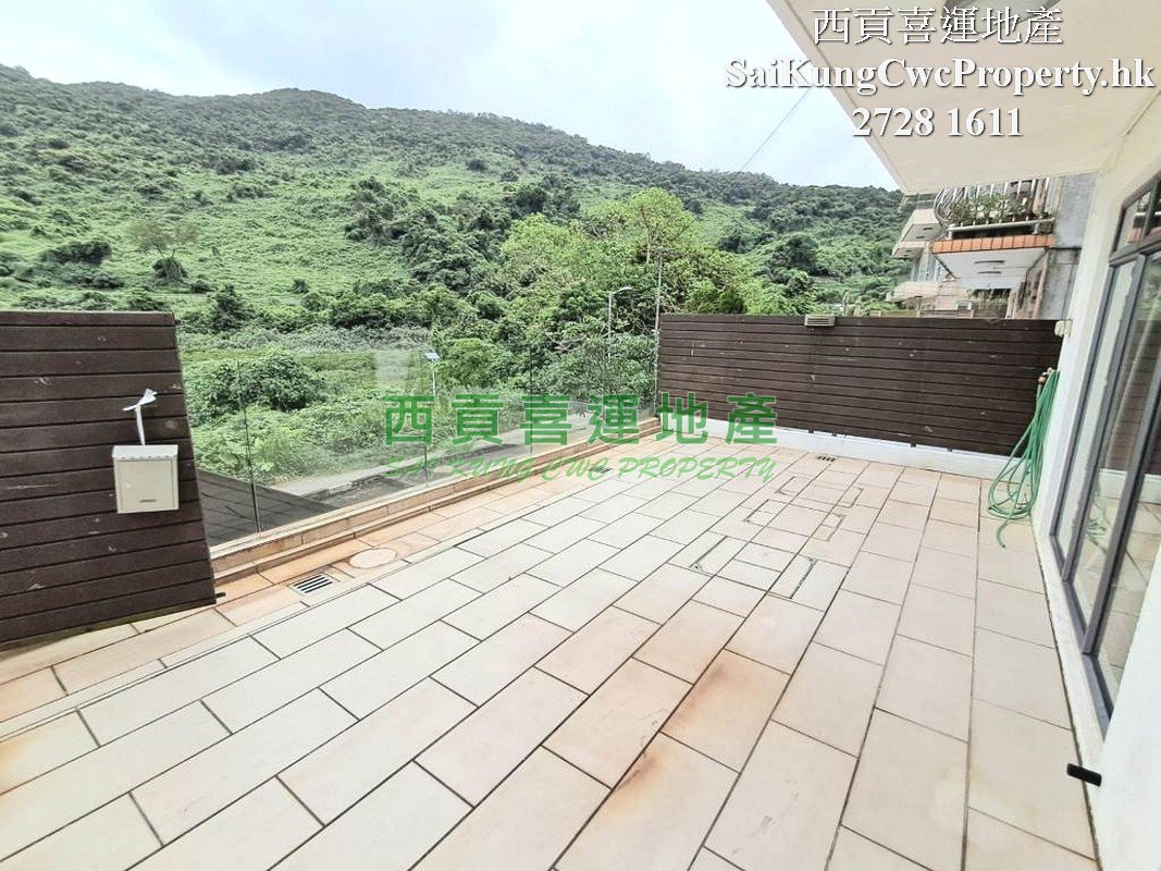 Sea View House with Terrace & C/P Sai Kung All 022007 For Buy