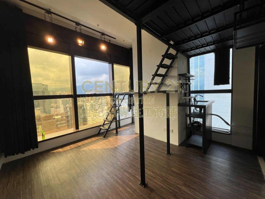 IPLACE Kwai Chung H C073877 For Buy