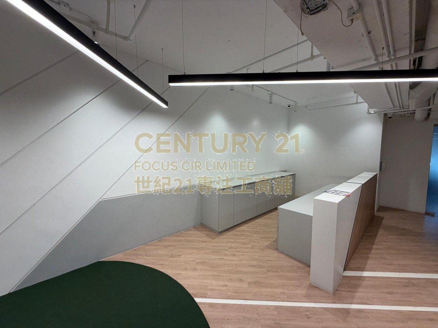 CAPITAL CTR Wan Chai H K206597 For Buy