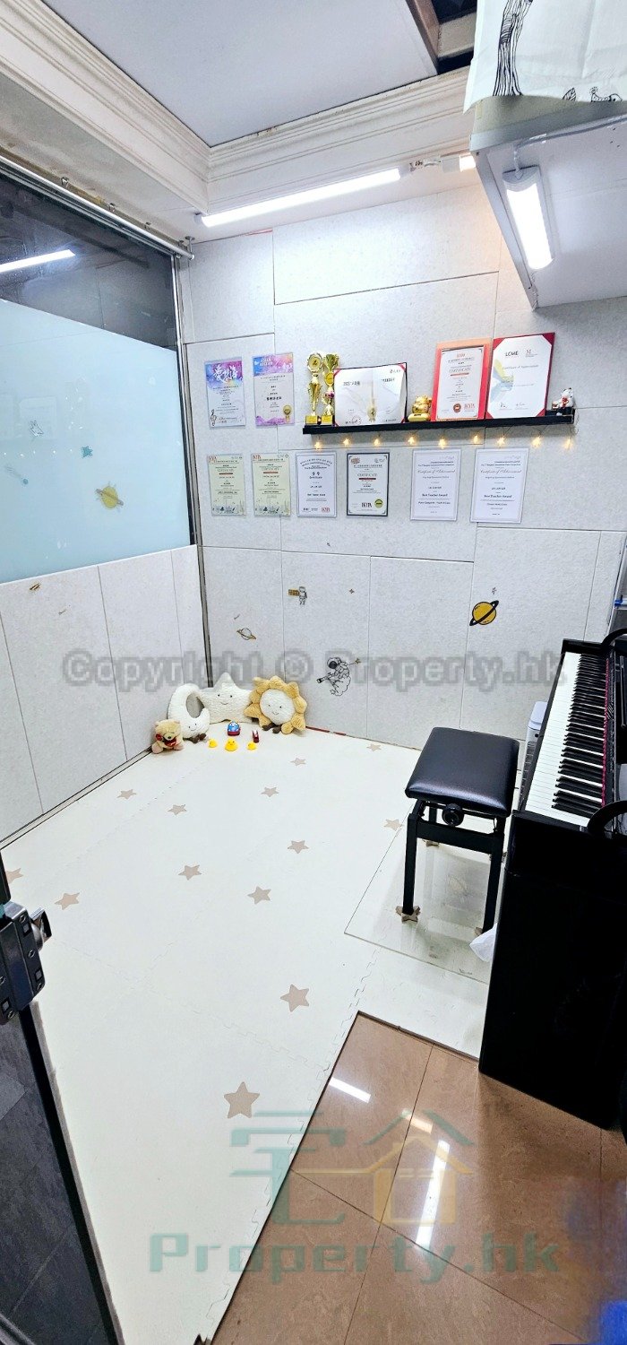 WELL ON GDN WELL ON SHOPPING ARCADE Tseung Kwan O L C213229 For Buy