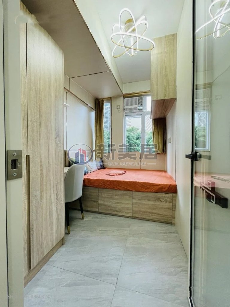 WALDORF MAN Causeway Bay L 1756150 For Buy