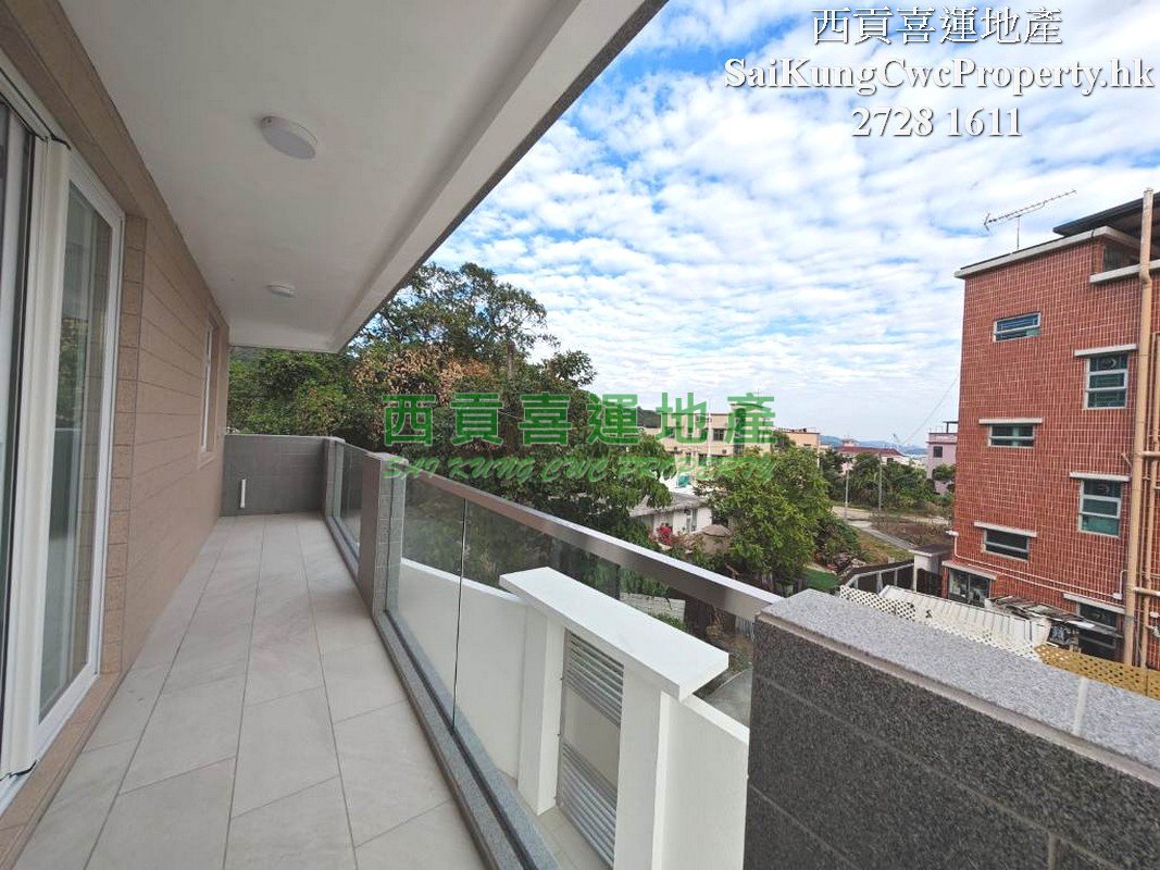 1/F with Balcony*New Decoration Sai Kung 032806 For Buy