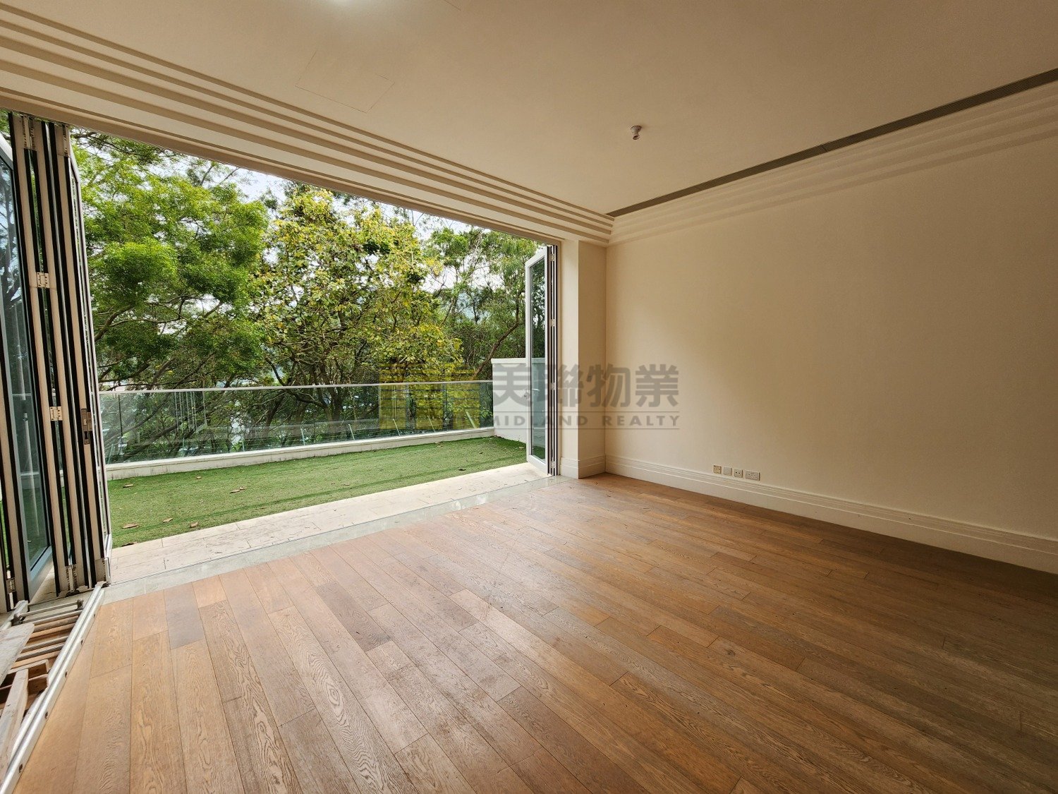 LE CAP HSE Shatin All 1683636 For Buy