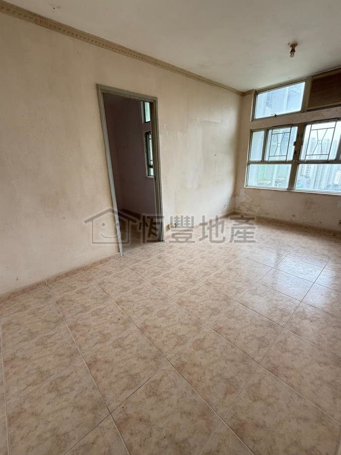 YUET CHUI COURT (HOS) Chai Wan H N019641 For Buy
