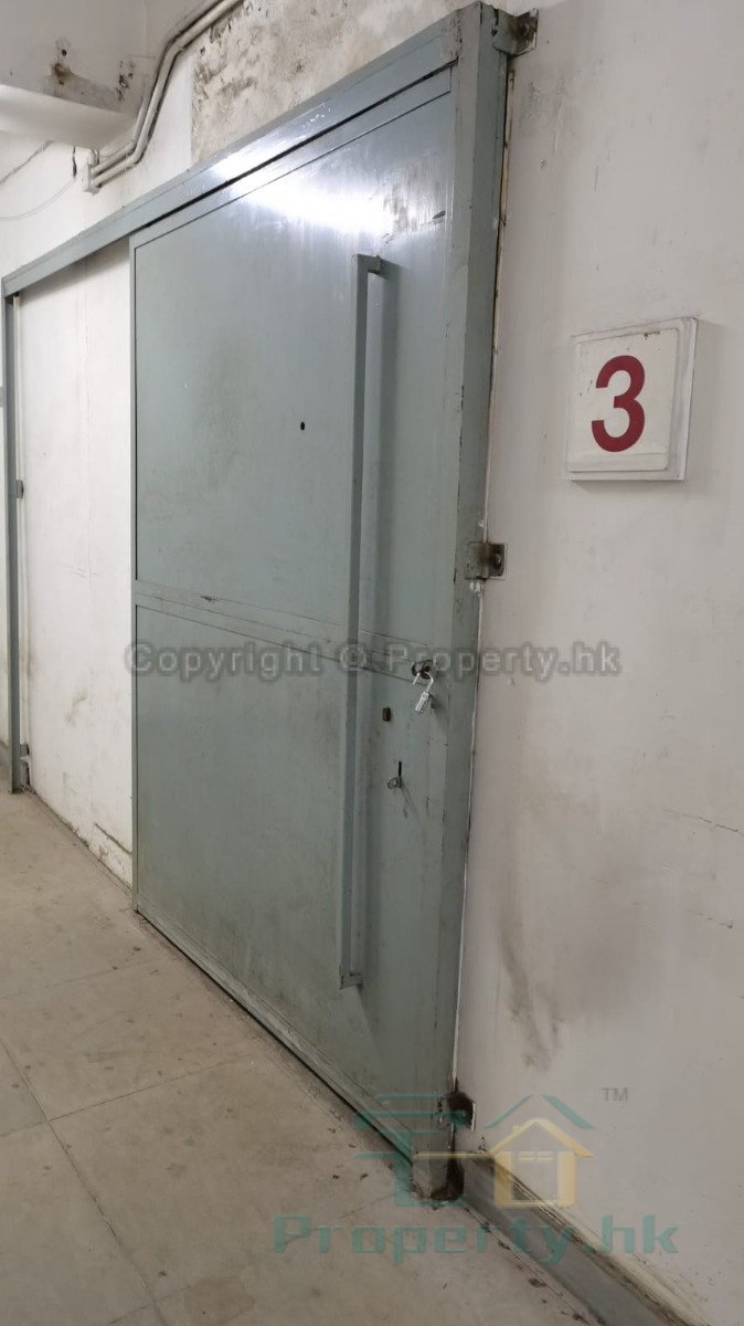 HONG KONG (CHAI WAN) IND BLDG Chai Wan M 950997 For Buy