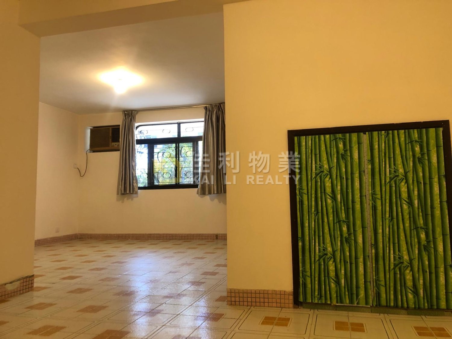 LEUNG TIN Tuen Mun Y037544 For Buy