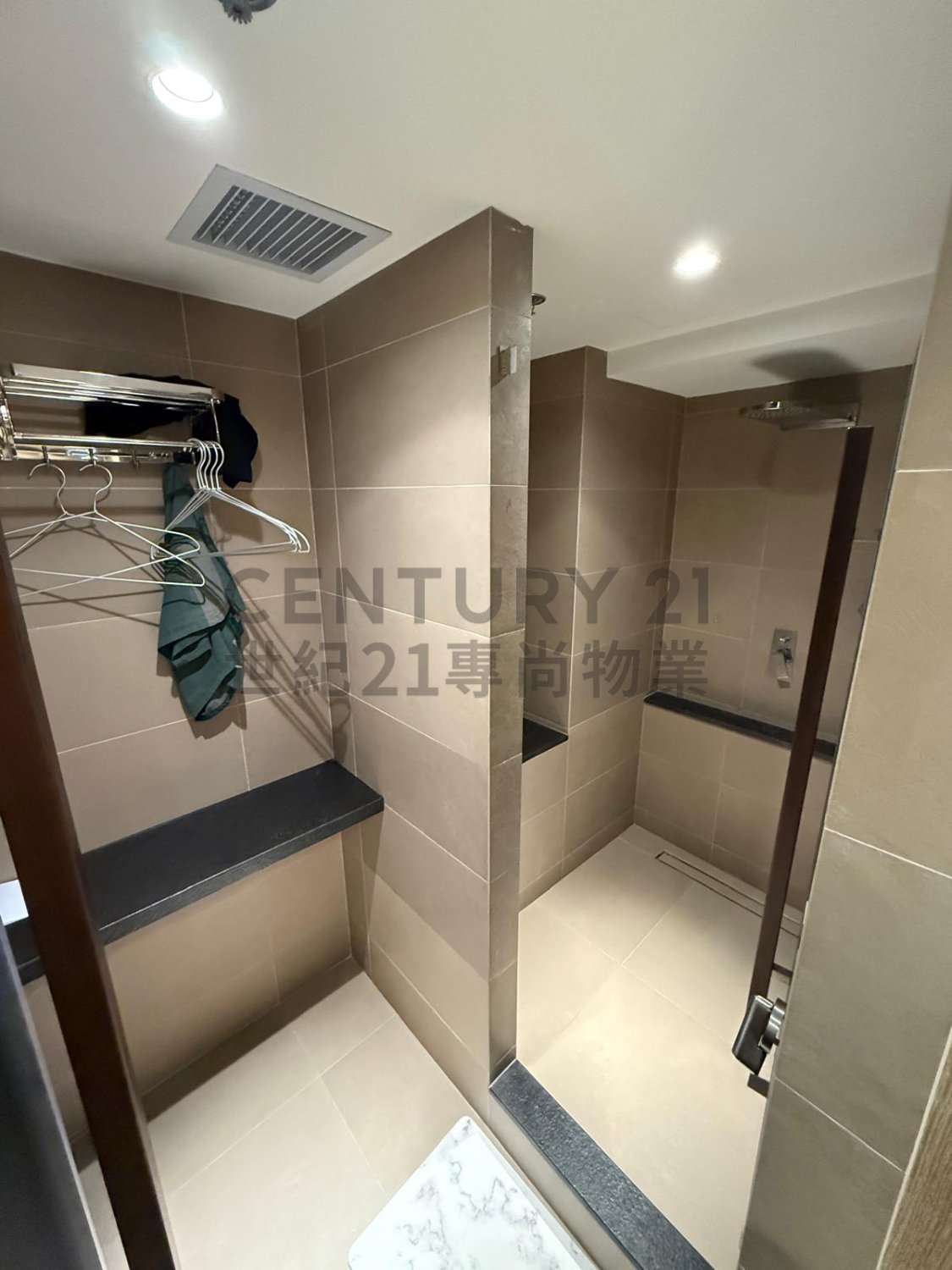 BIZ AURA Causeway Bay L C218627 For Buy
