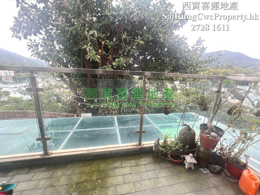 1/F with Balcony*ClearWater Bay Road Sai Kung 015562 For Buy