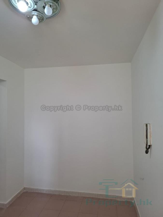 顯明苑 (連地價) 顯明苑 (連地價)