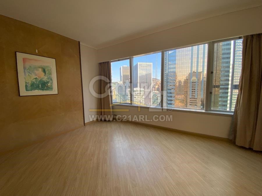CONVENTION PLAZA APT Wan Chai H M003694 For Buy