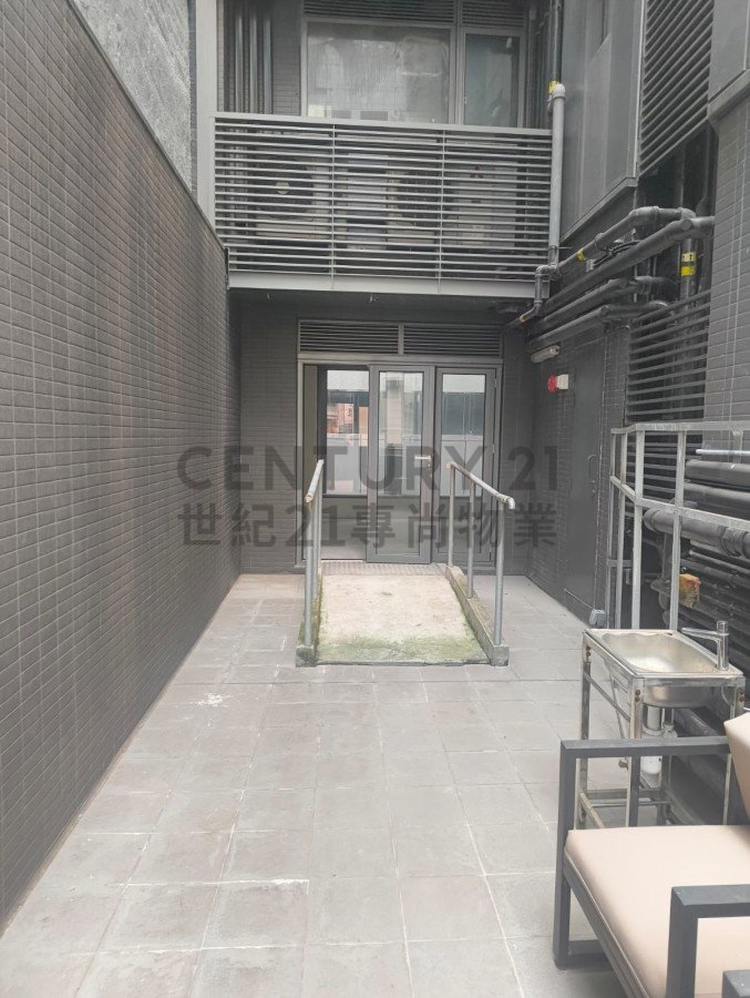 10 WELLINGTON ST Central L C214941 For Buy