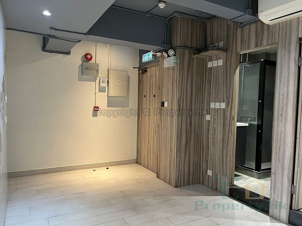 GOLDEN DRAGON MAN Mong Kok L C222026 For Buy