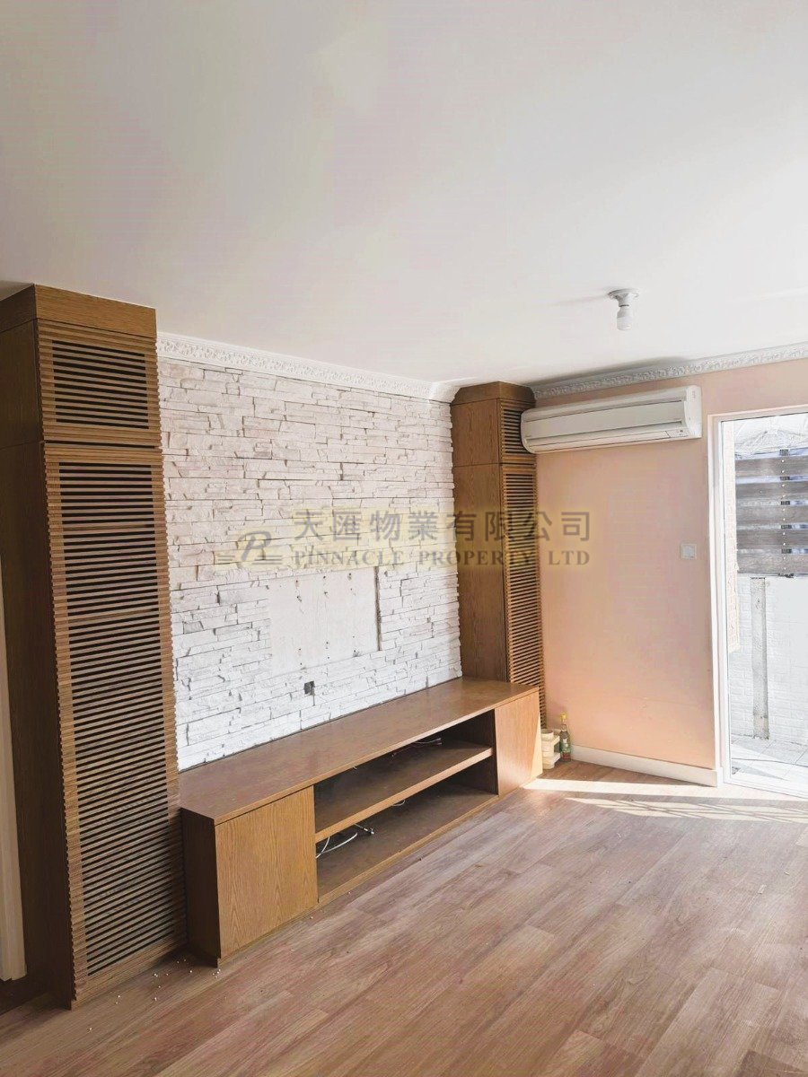 WEALTHY VILLAS Yuen Long L 094771 For Buy