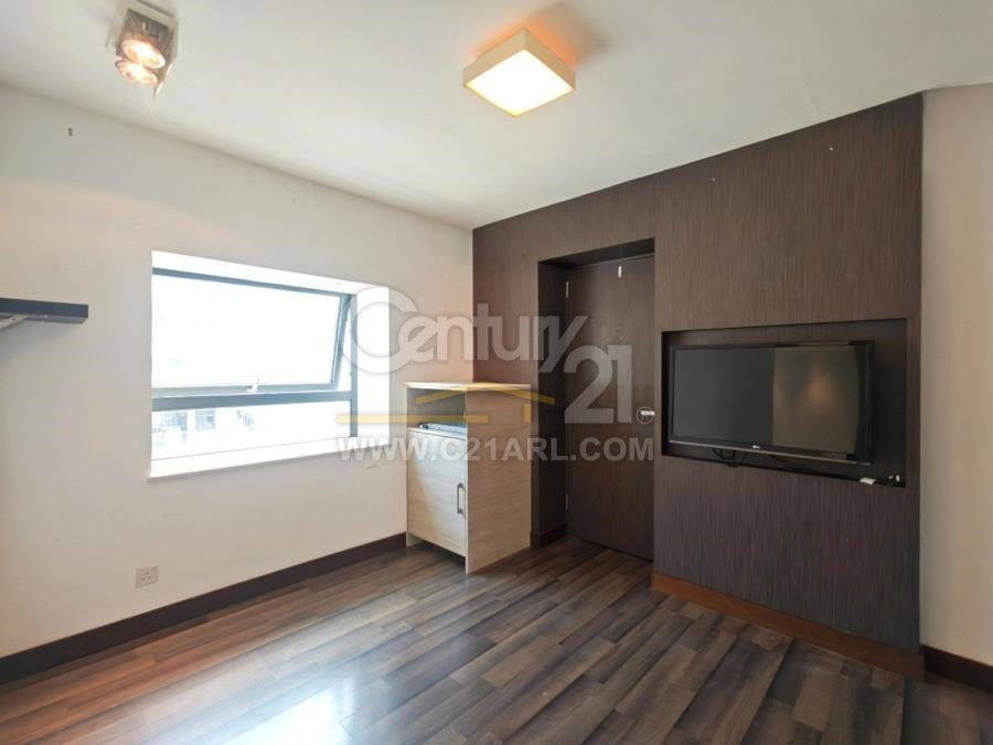 V HAPPY VALLEY Happy Valley A404539 For Buy