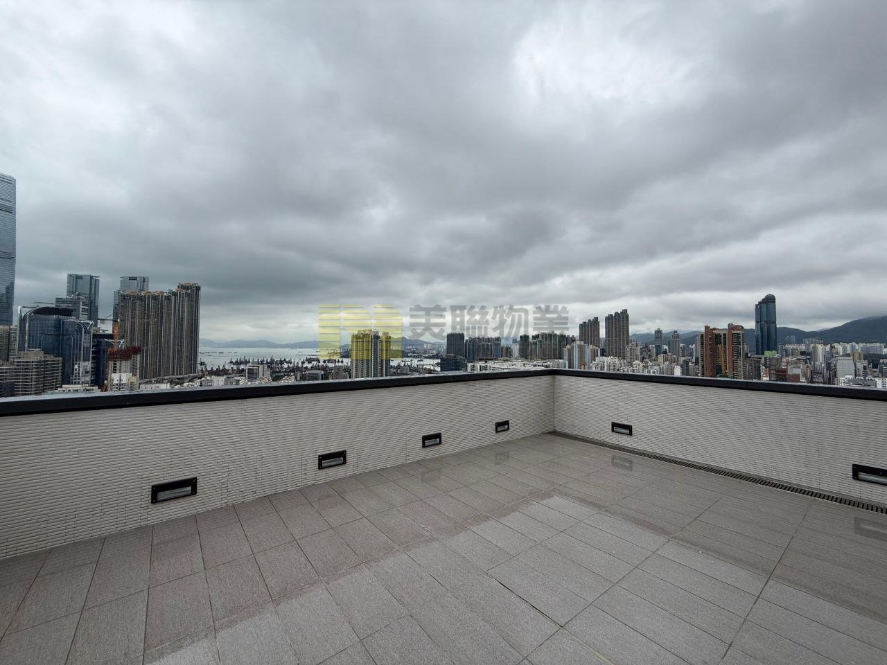 TOPSIDE RESIDENCES Yau Ma Tei T 1820356 For Buy