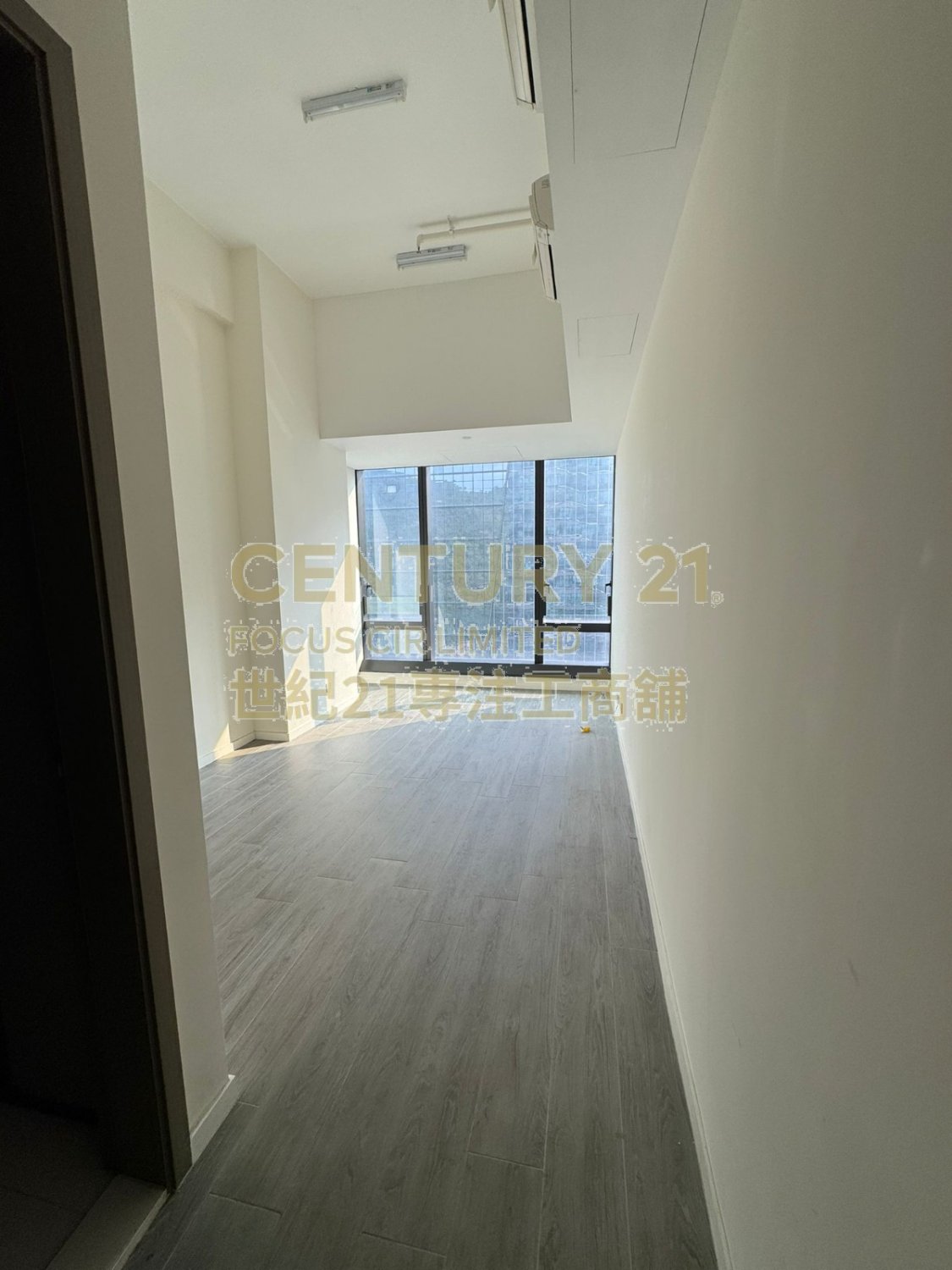 W LUXE Shatin M C130940 For Buy