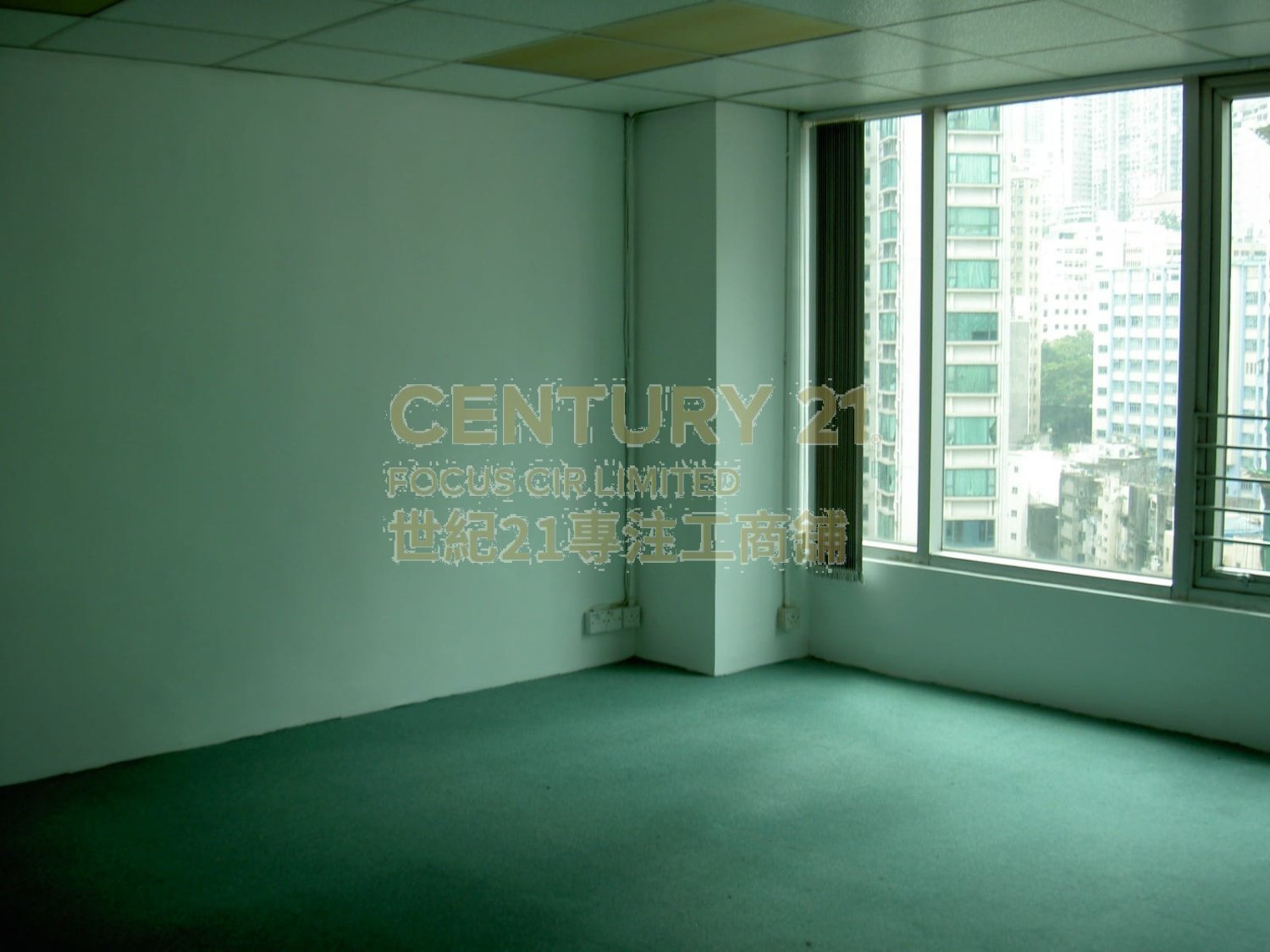 LUCKY COM CTR Sai Ying Pun H C044140 For Buy