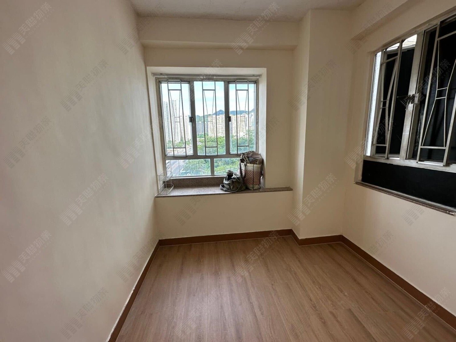 LUCKY PLAZA PAK LAM COURT (C2) Shatin L 1852042 For Buy