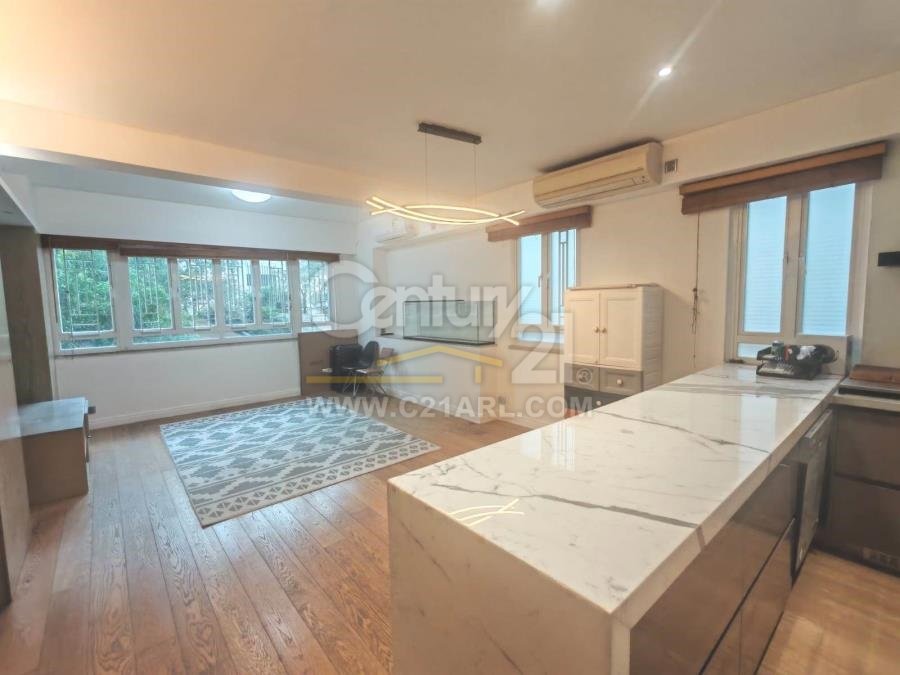 LUNGGA MAN Kennedy Town A398659 For Buy