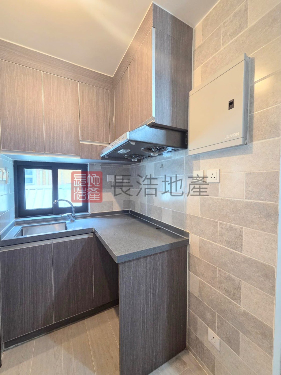 三面單邊劣窗。銀行高達８５％按揭 Yuen Long 1818282 For Buy