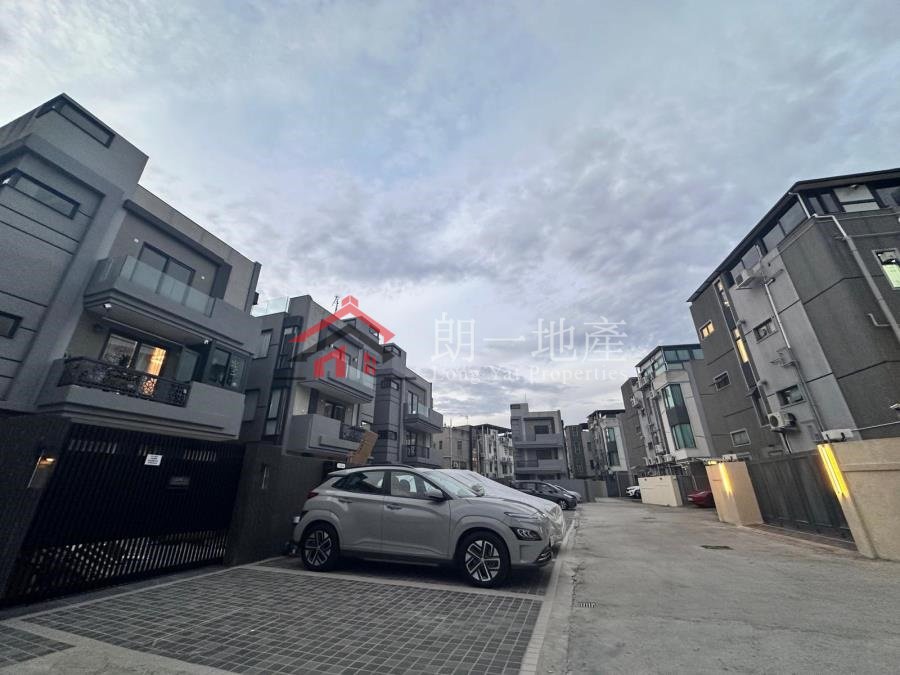 錦上路村屋