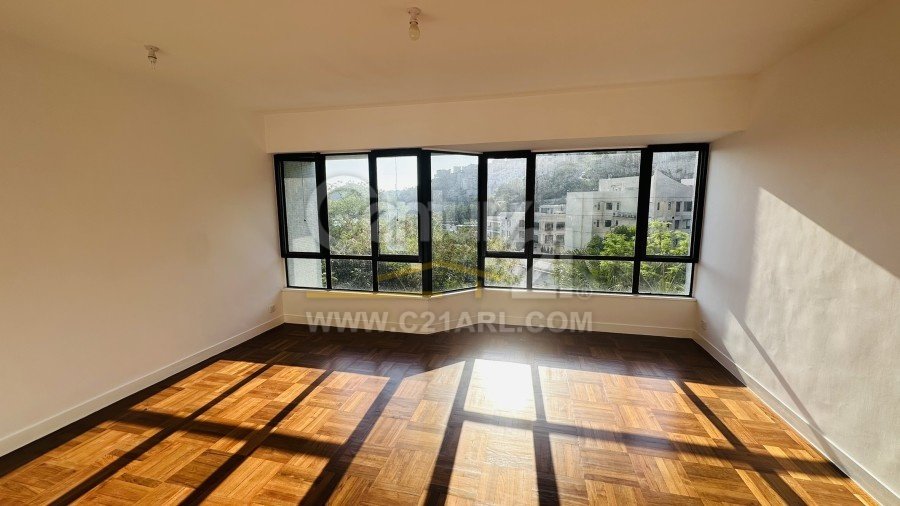 BURNSIDE VILLA Repulse Bay M197192 For Buy