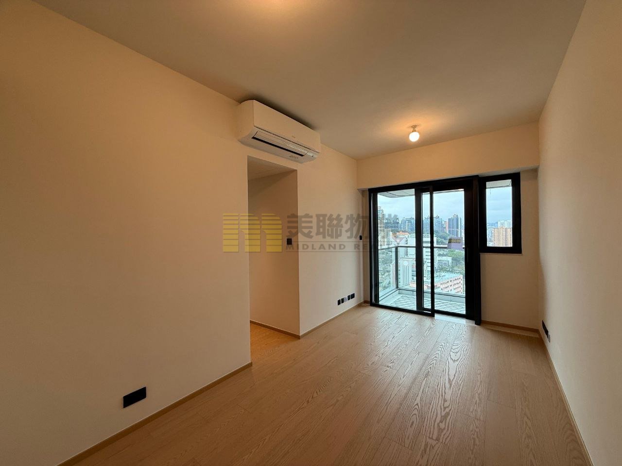 TOPSIDE RESIDENCES Yau Ma Tei M 1820368 For Buy