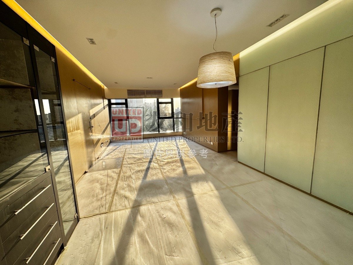KING'S PARK HILL BLK 06 Yau Ma Tei H K190568 For Buy