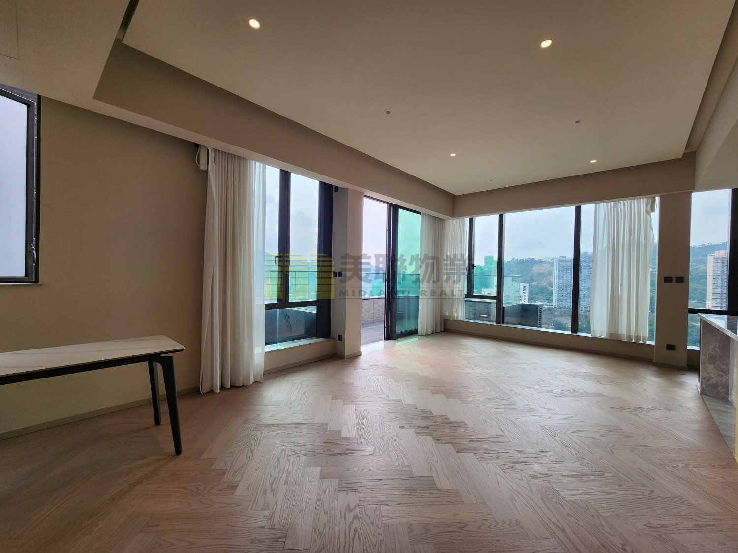 THE ARLES Shatin T 1828312 For Buy