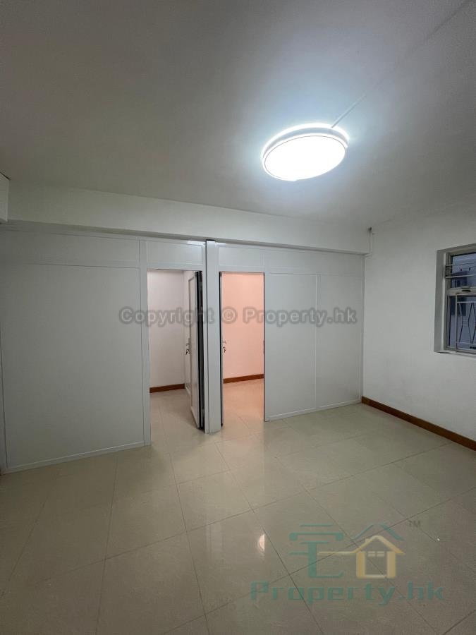 KAM WA BLDG Shau Kei Wan M S068825 For Buy