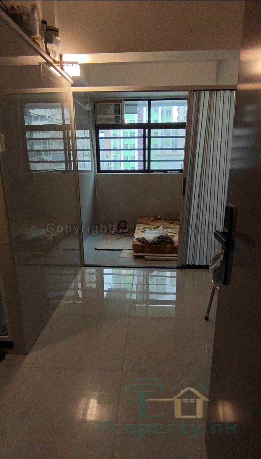 HING WAH BUILDING Yau Ma Tei M 1816960 For Buy