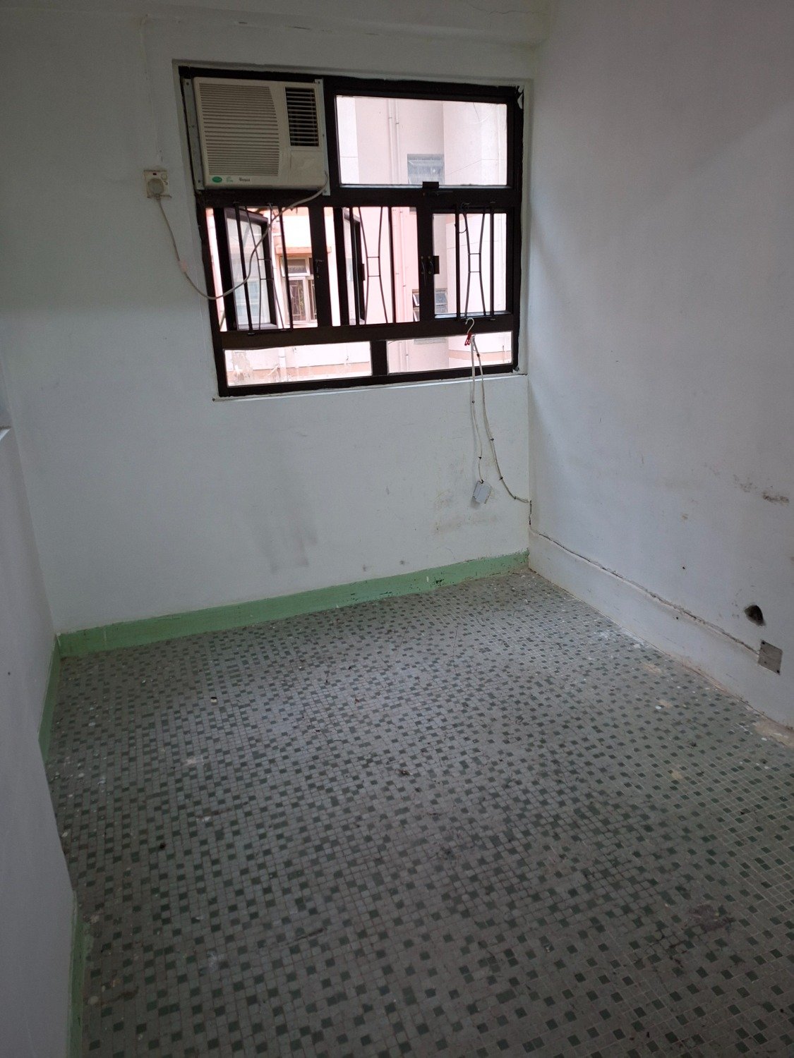 COSMOPOLITAN EST BLK D TAI KUNG BLDG Tai Kok Tsui H 1816700 For Buy