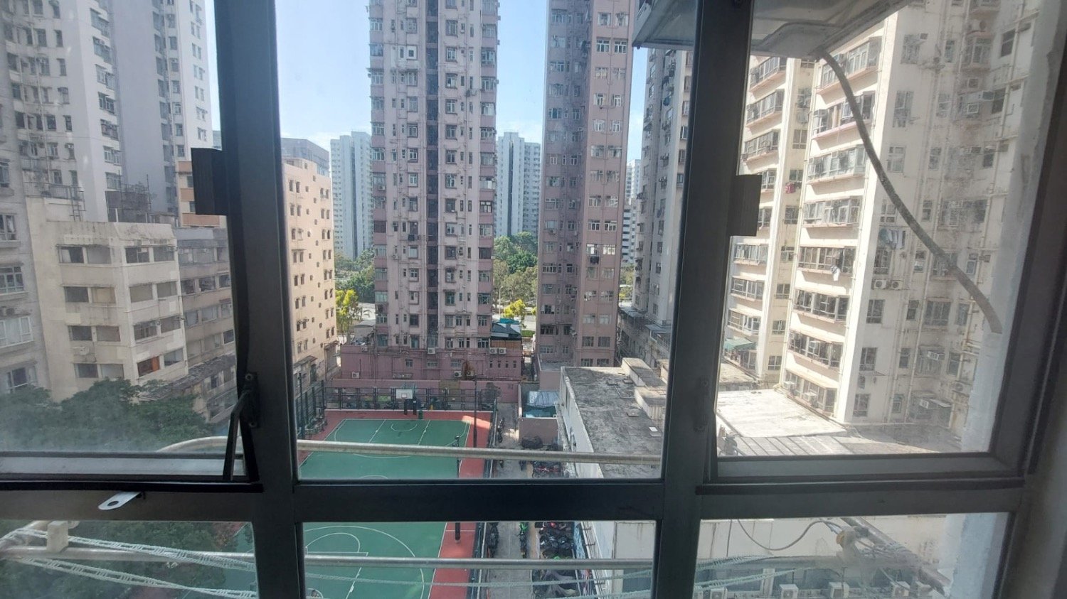 SEASON MANS Yau Ma Tei M 1810888 For Buy
