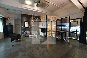 Chai Wan Industrial, Paramount Building