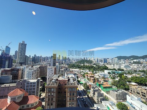128 WATERLOO 何文田 中層 1033656 售盤