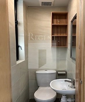 BILLION TRADE CTR (鴻貿中心) 