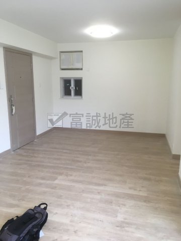 啟德花園^^罕有露台^^靚裝特大2房 橫頭磡 中層 L087542 售盤