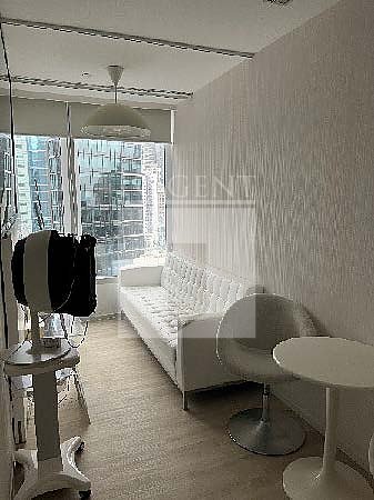 雲咸街8號, 香港寫字樓